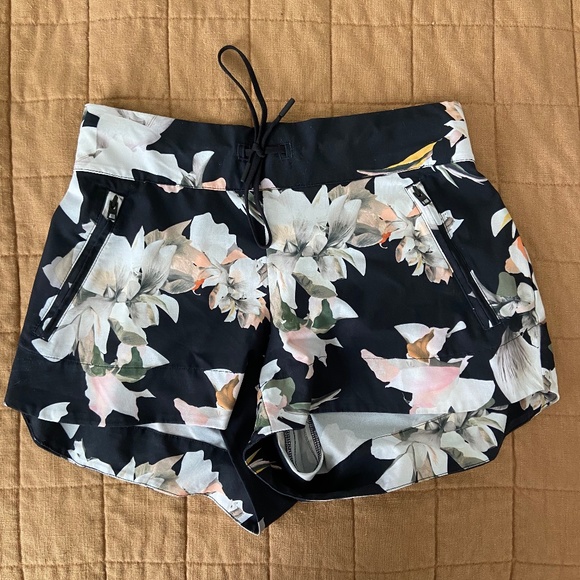 Athleta athletic shorts - Picture 1 of 4